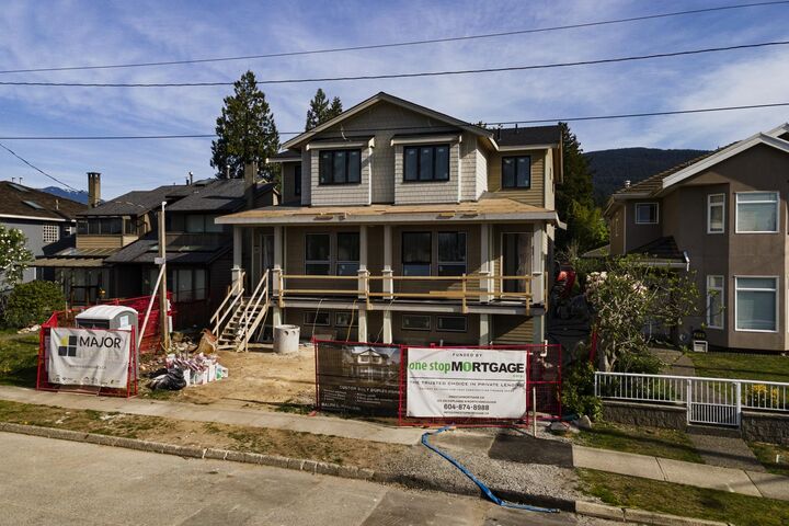Property Photo: 258 E 21st Street BC V7L 3B6