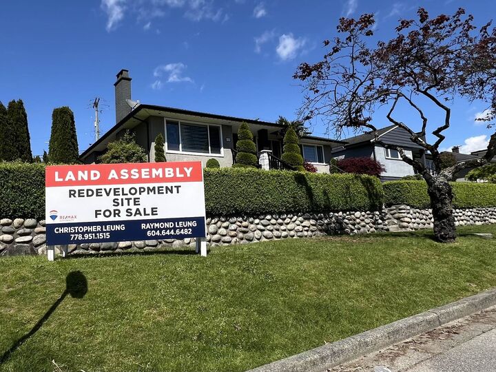 Property Photo: 4711 Ridgelawn Drive BC V5C 3Y1