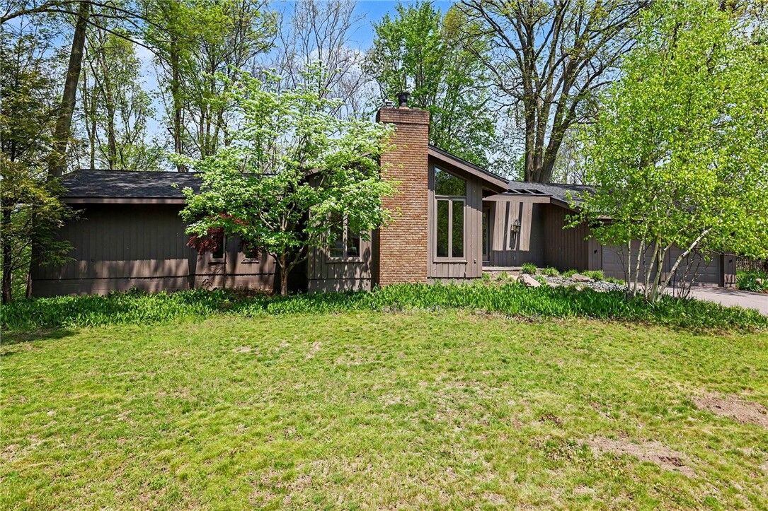 Property Photo:  8 Lodge Pole Road  NY 14534 