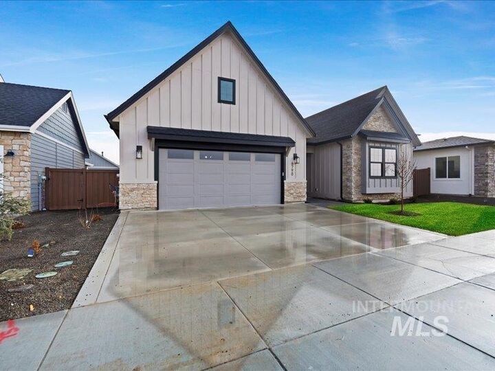 Property Photo:  6790 Willowside  ID 83646 
