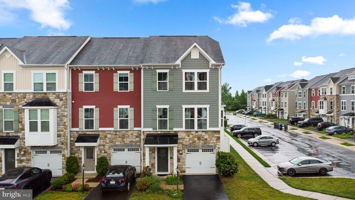 Property Photo:  41690 McMonagle Square  VA 20105 