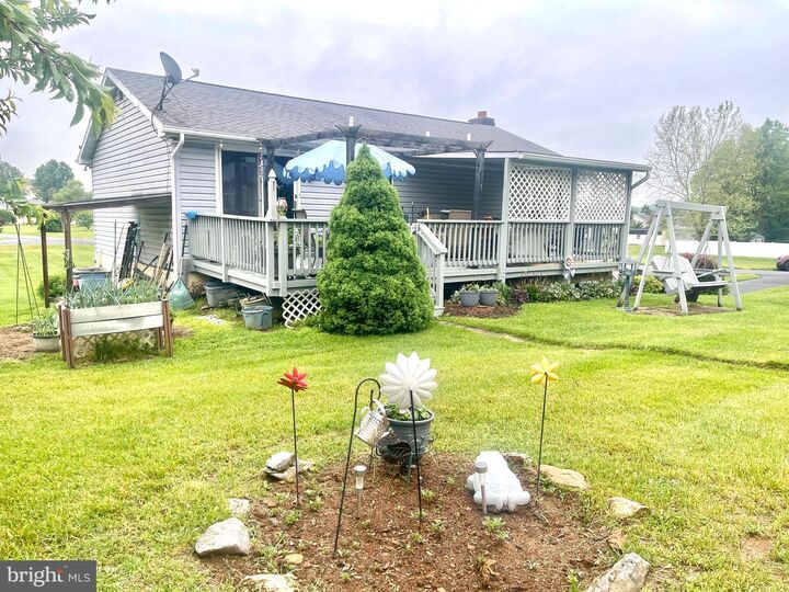 Property Photo: 27 Canterbury Drive WV 25403