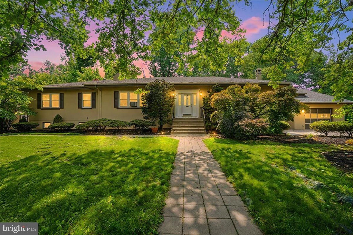 Property Photo:  4 Orchard Avenue  NJ 08505 