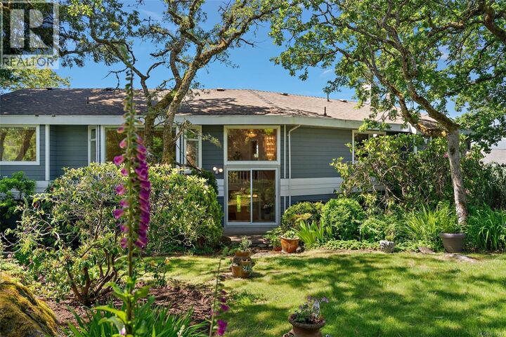Property Photo:  858 Maltwood Terrace  BC V8X 5C7 