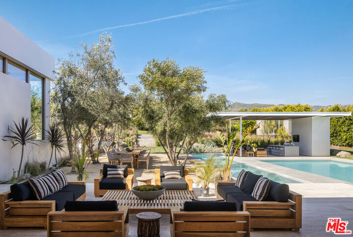 Property Photo: 28837 Selfridge Dr CA 90265