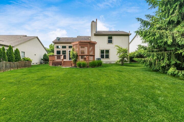 Property Photo:  1465 Cottonwood Drive  OH 43035 