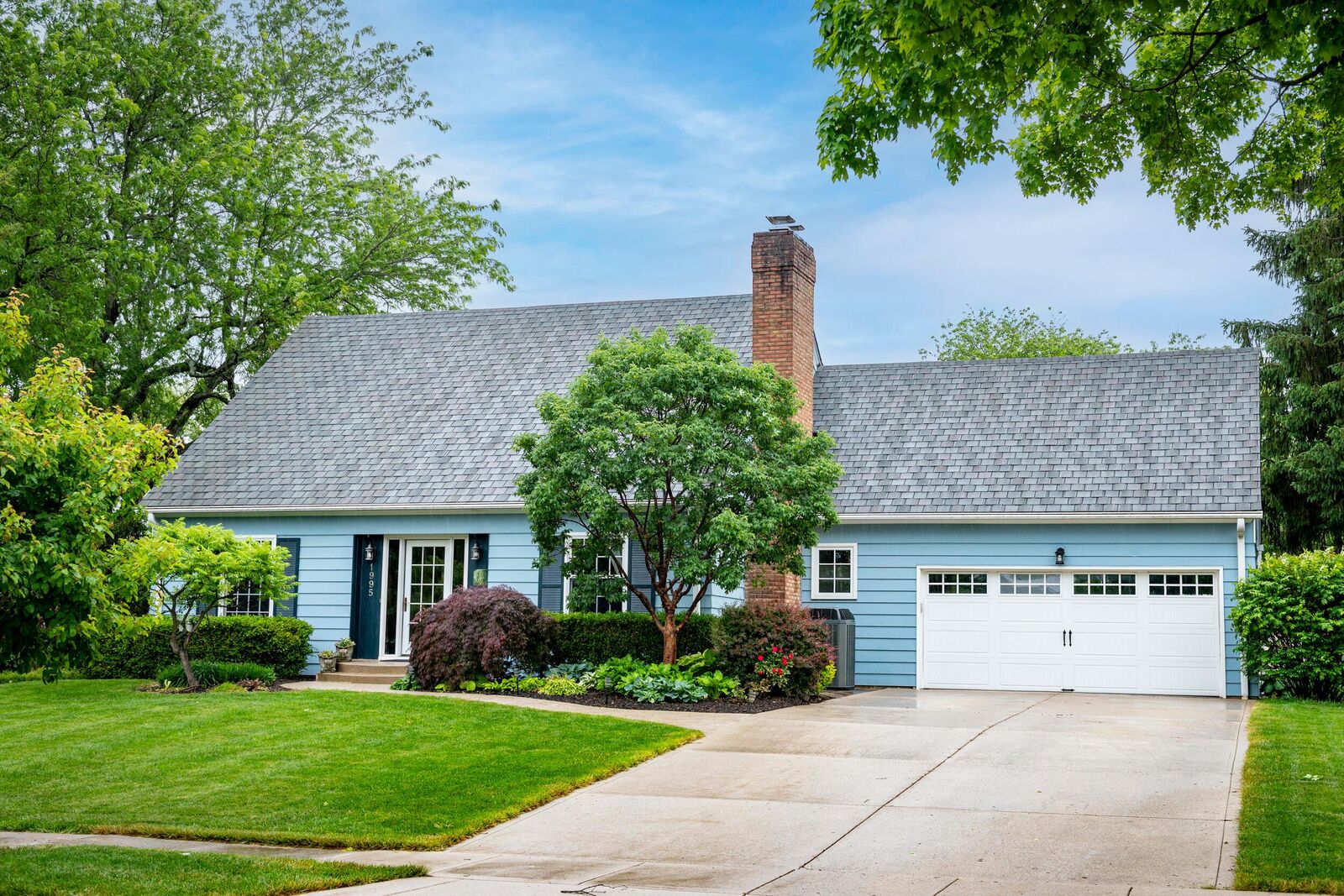 Property Photo: 1995 Hastings Lane OH 43220