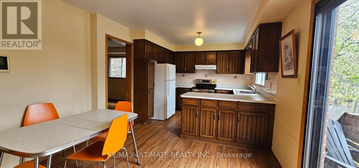 Property Photo:  1282 Dexter Crescent Main Floor  ON L5G 4R6 