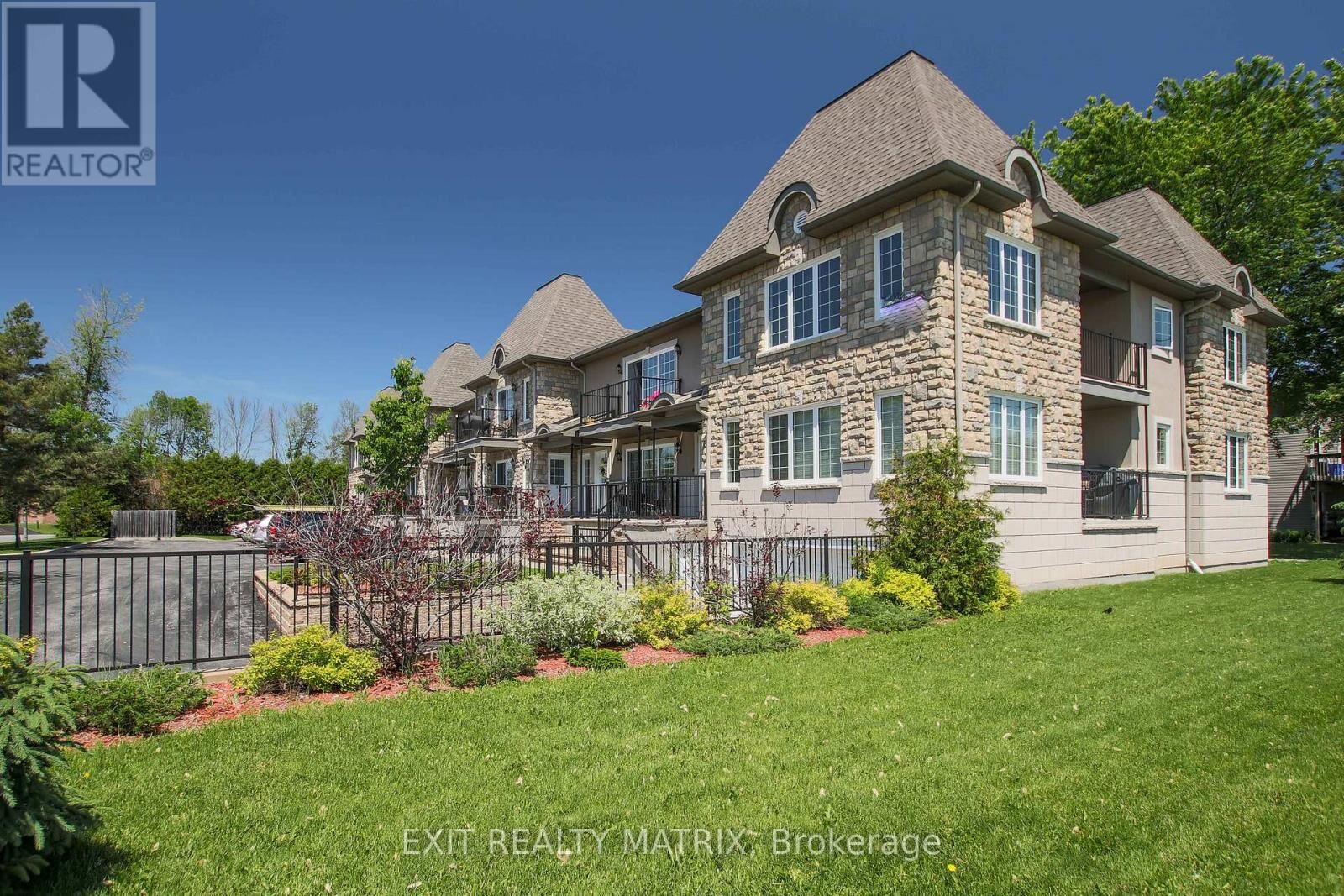 Property Photo:  92 Lapointe Street 8  ON K0A 1W0 
