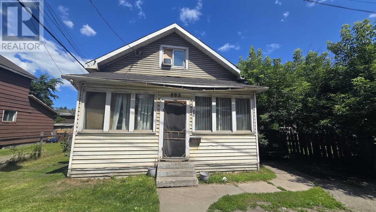Property Photo: 802 Bonney St ON P6C 1A3