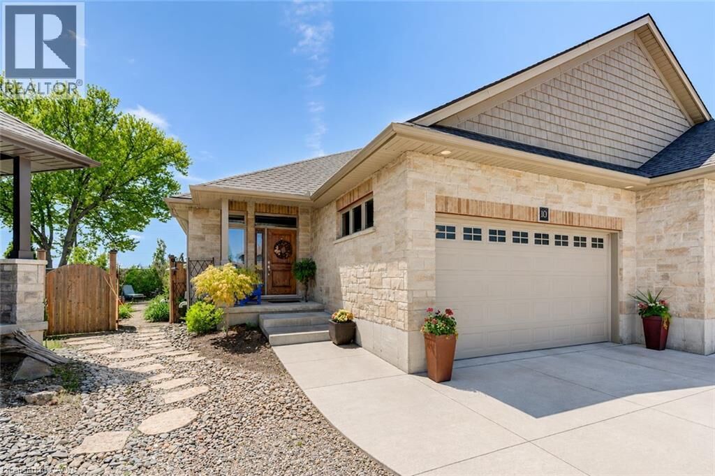 Property Photo:  10 Ridgewood Court  ON N4T 0E5 
