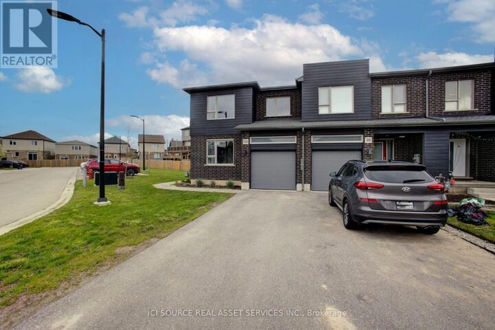 Property Photo:  100 Pony Way  ON N2R 0R8 