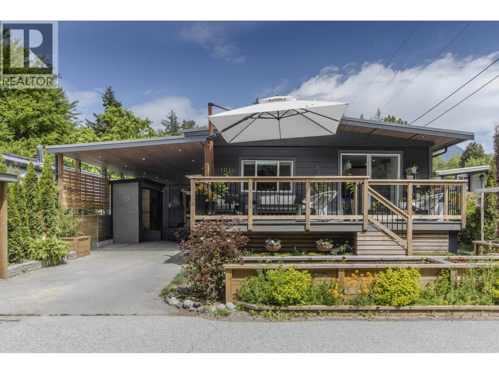 Property Photo:  40157 Government Road 101  BC V8B 0B3 