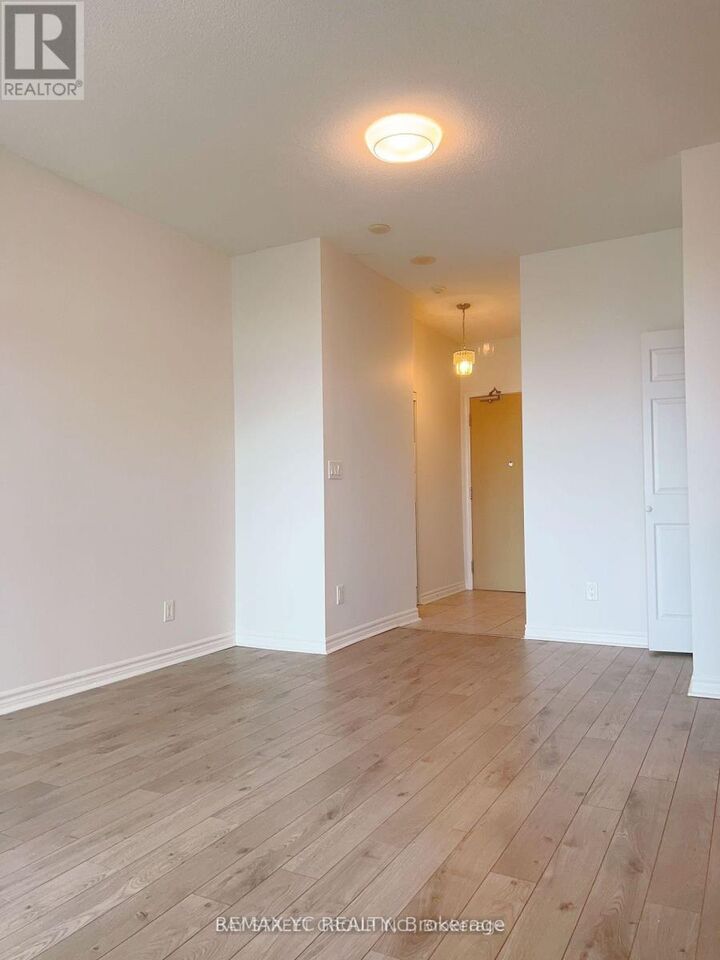 Property Photo: 18 Holmes Avenue 1401 ON M2N 0E1