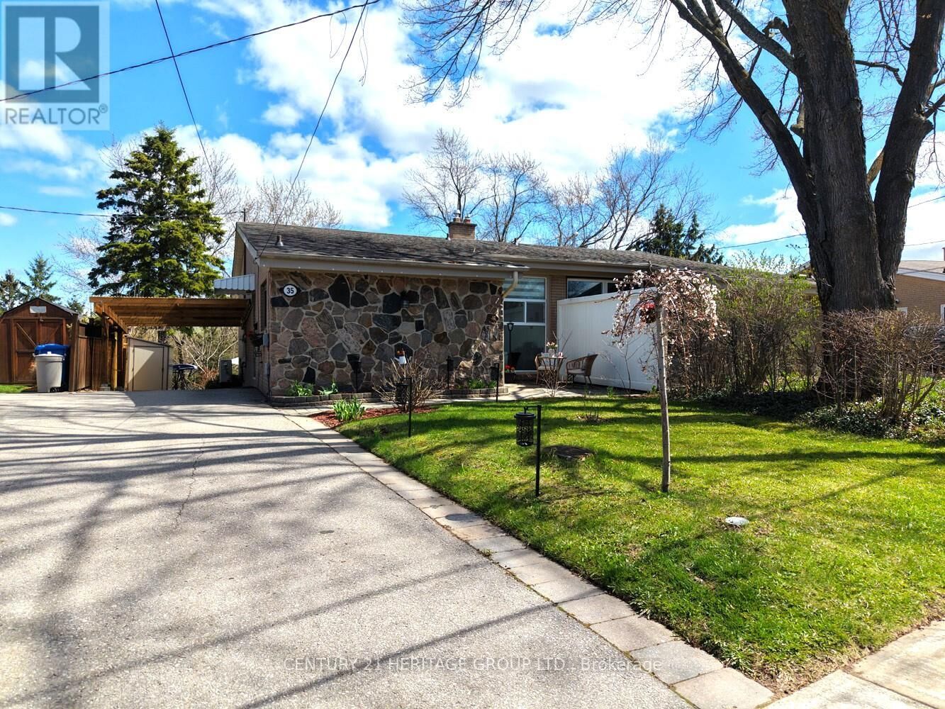Property Photo:  35 Jasper Drive  ON L4G 3B6 