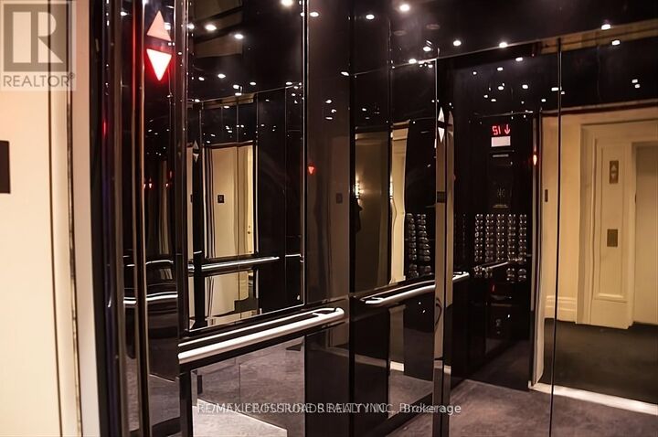 Property Photo:  88 Blue Jays Way 1308  ON M5G 2G3 