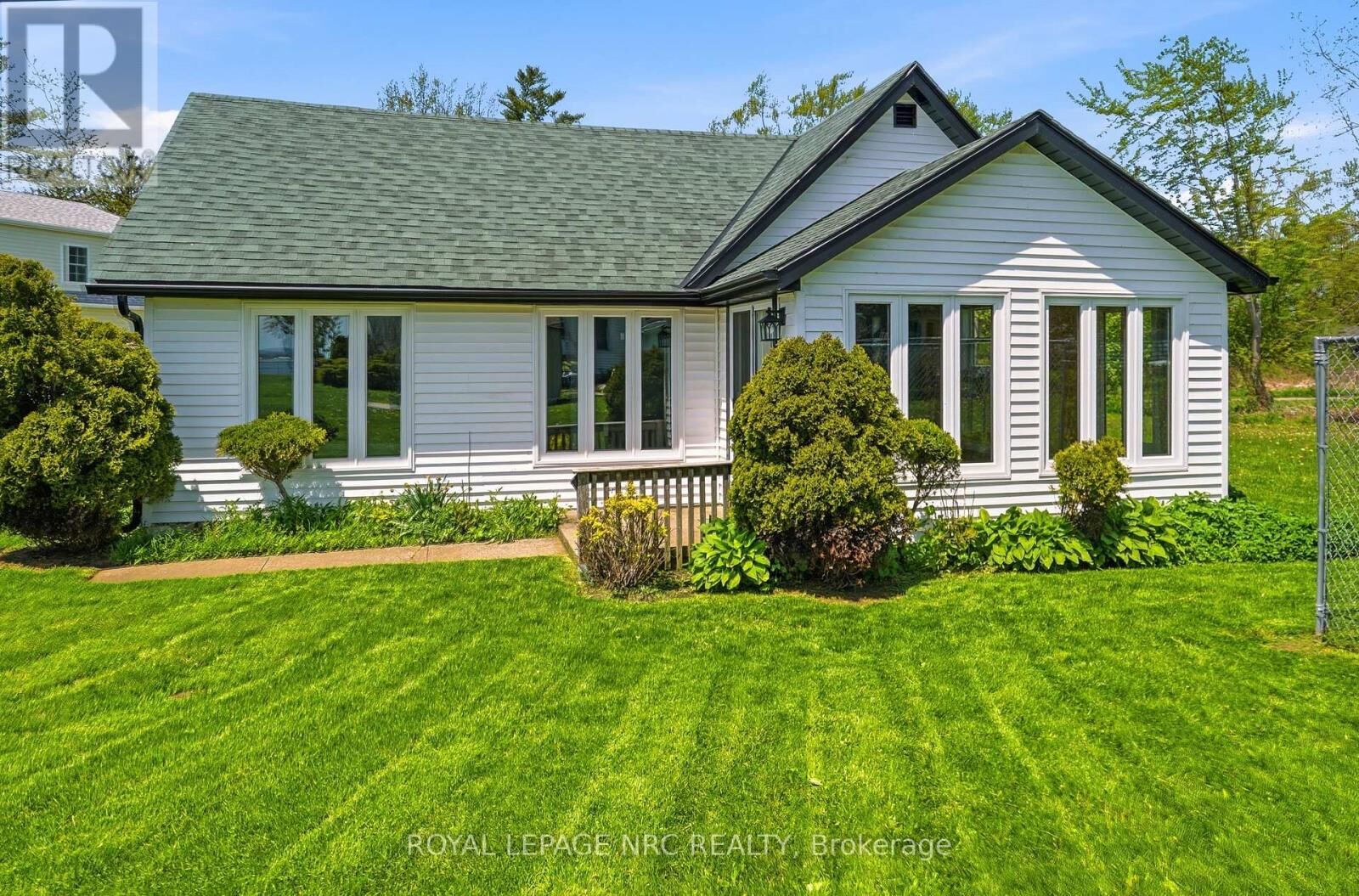 Property Photo:  11 White Avenue  ON L2A 1C6 