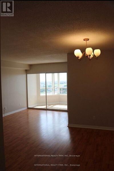 Property Photo:  135 Hillcrest Avenue 1010  ON L5B 4B1 
