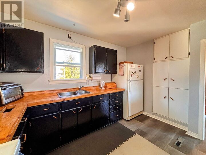 Property Photo: 25 Neebig Ave ON P0T 2C0