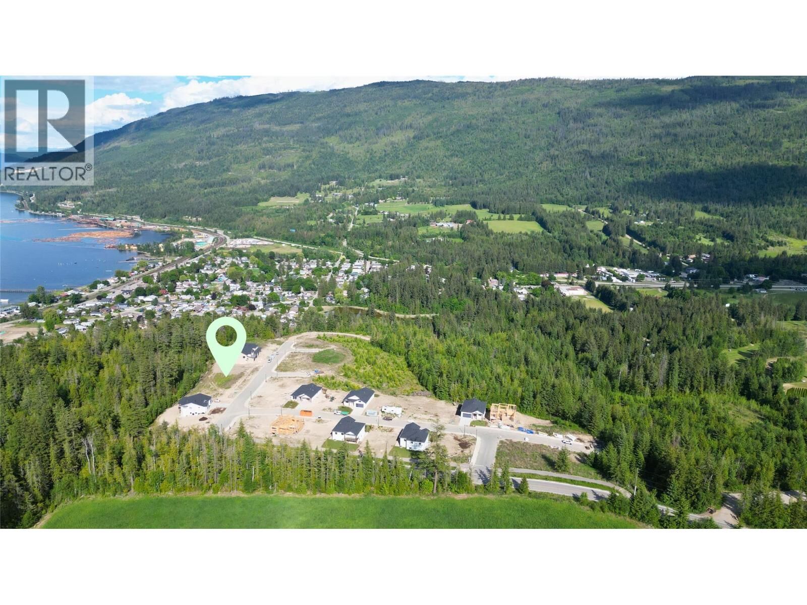 Property Photo:  4251 69 Avenue Northeast  BC V0E 1K0 