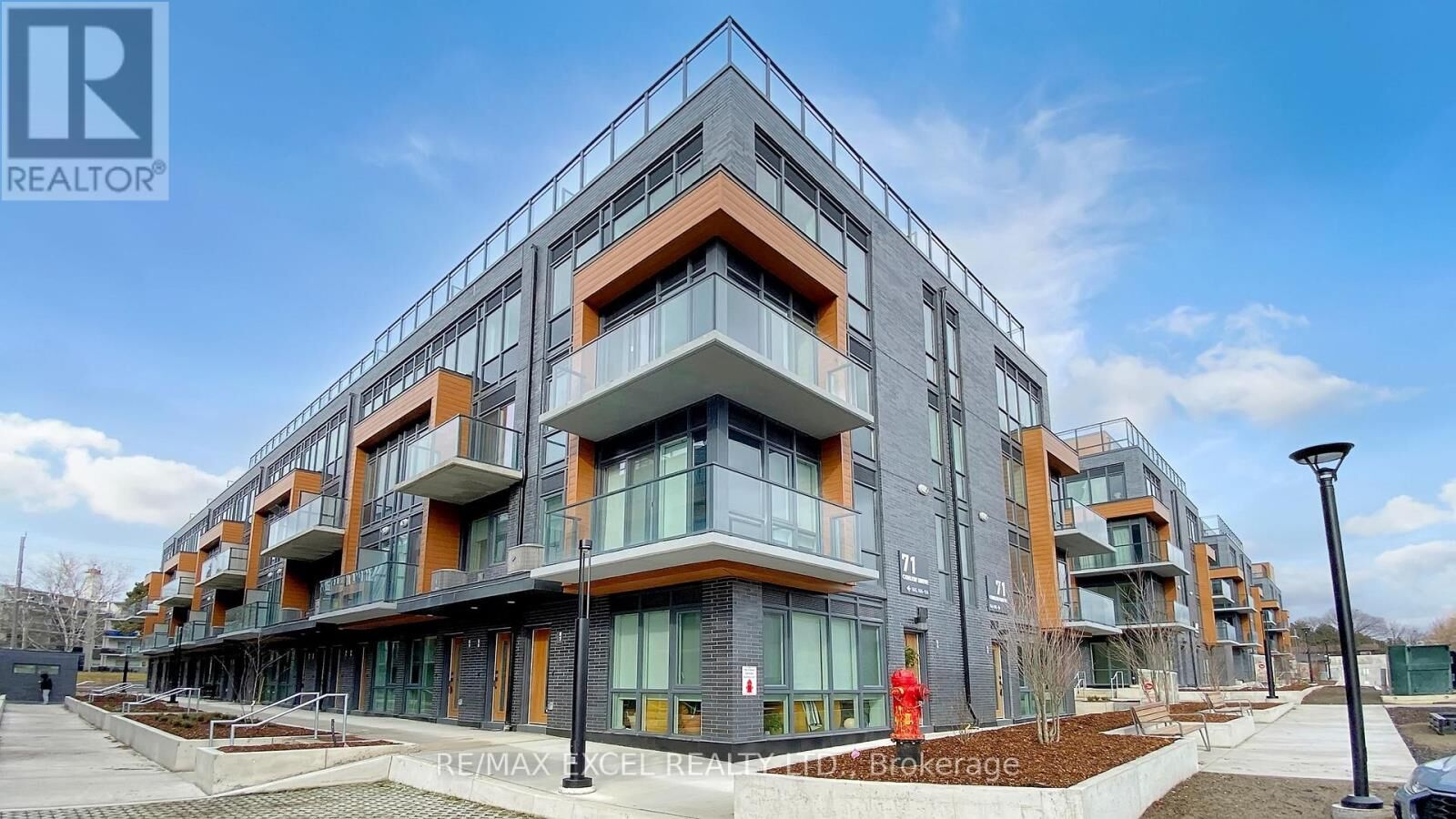 Property Photo: 75 Curlew Drive 5 ON M3A 0A9