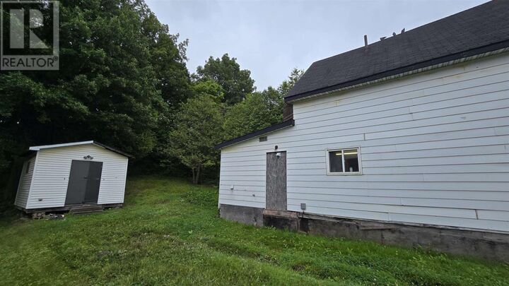 Property Photo:  158 Trelawne Ave  ON P6B 2N2 