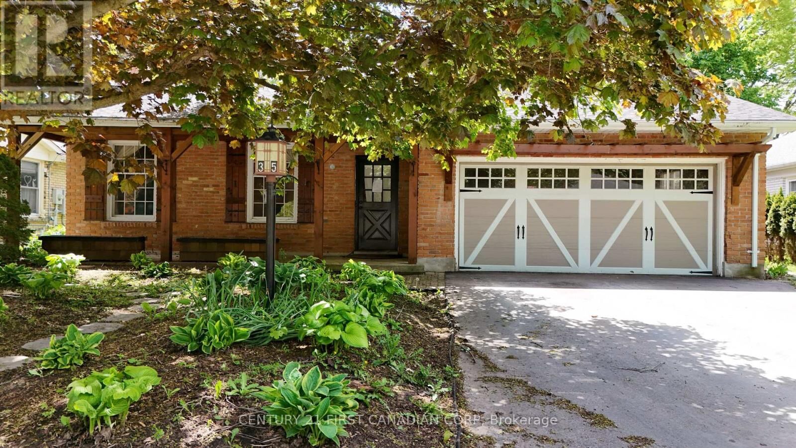 Property Photo:  35 Benson Crescent  ON N5X 2B1 