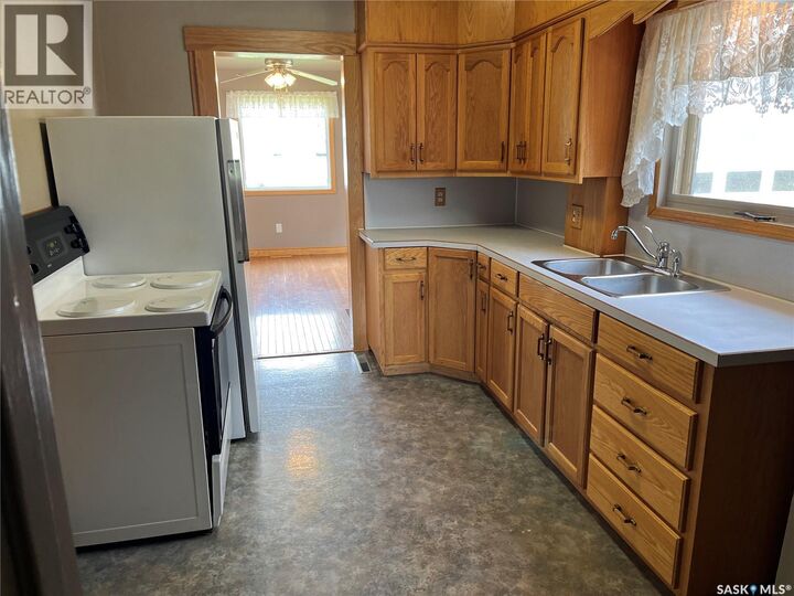 Property Photo:  209 2nd Avenue W  SK S0H 1X0 
