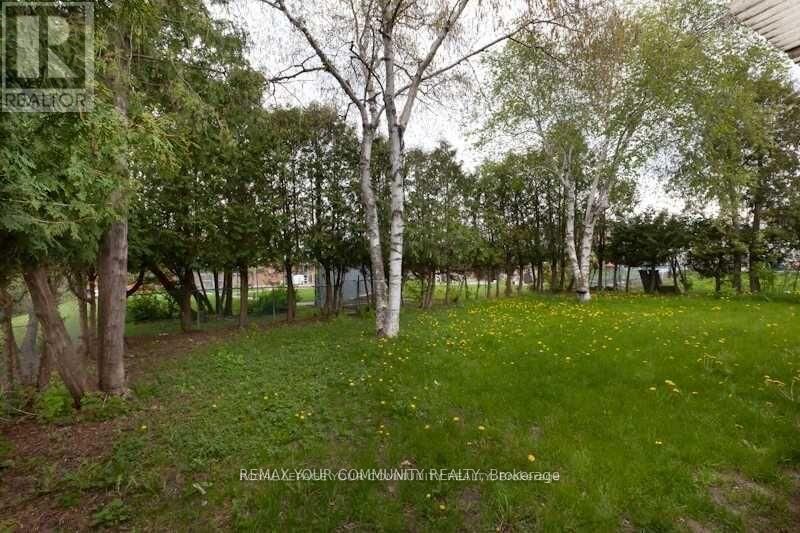 Property Photo:  8 Stanwood Crescent  ON M9M 1Z9 