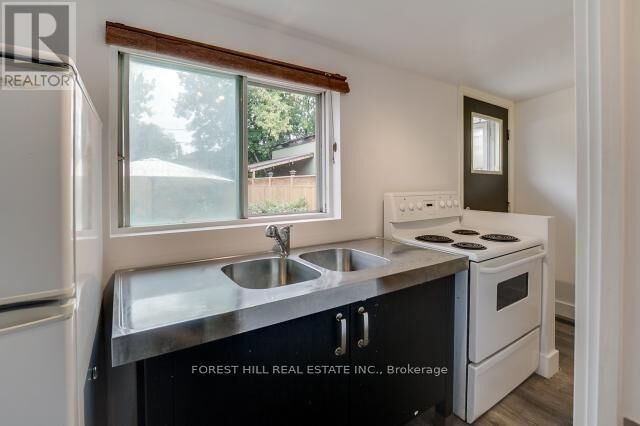 Property Photo:  48 Rowntree Avenue  ON M6N 1R7 