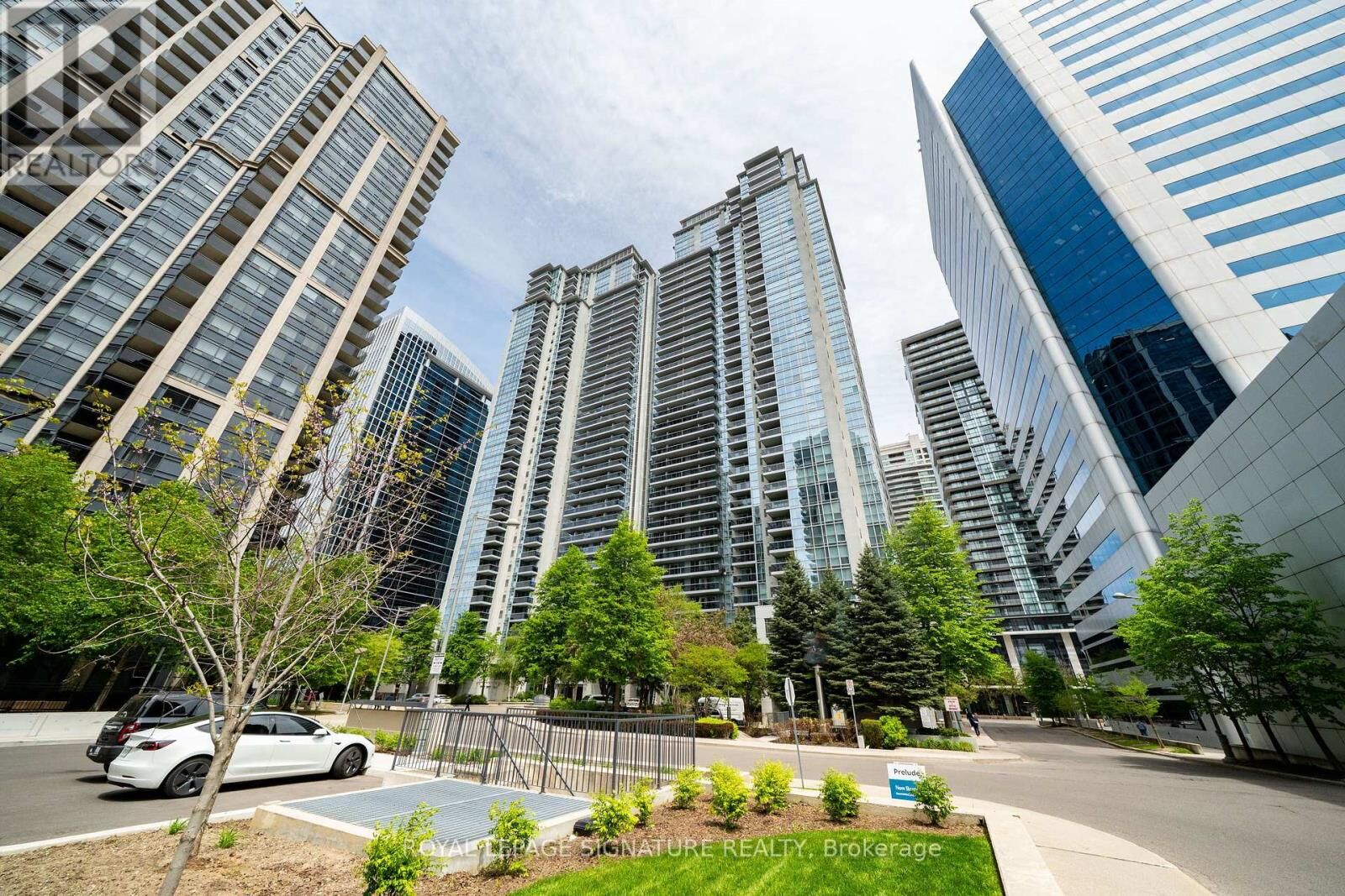 Property Photo: 4968 Yonge Street 712 ON M2N 7G9