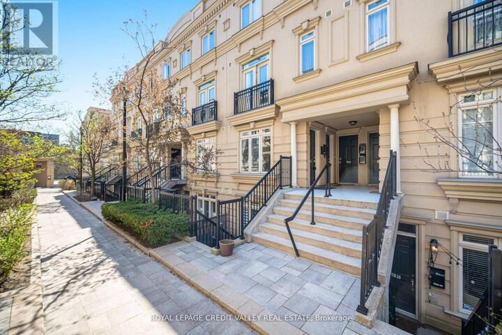 Property Photo:  88 Carr Street Th21  ON M5T 1B7 