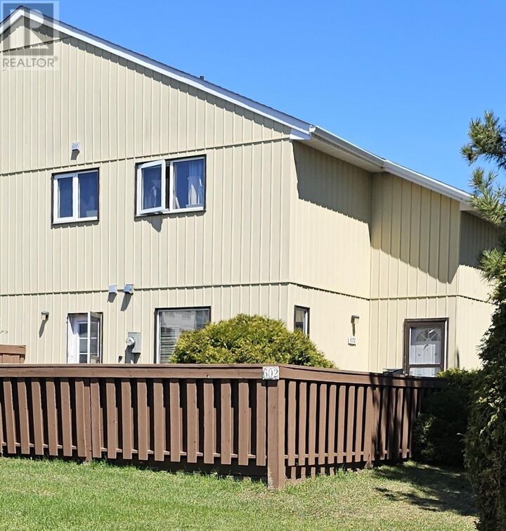 Property Photo:  39 602 Pasteur Rd  ON P7B 5W9 