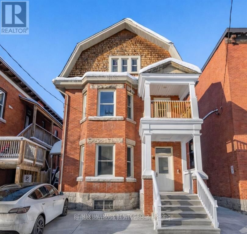 Property Photo:  121 Osgoode Street  ON K1N 6S5 