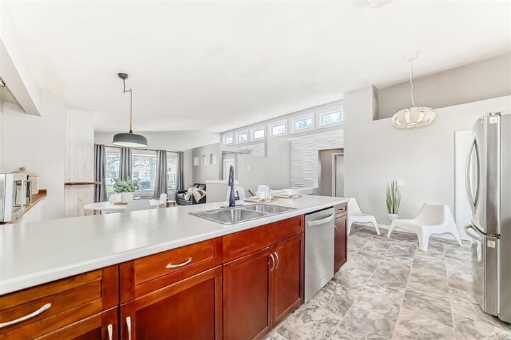 Property Photo:  1124 Corinne Street  MB R2G 1X6 