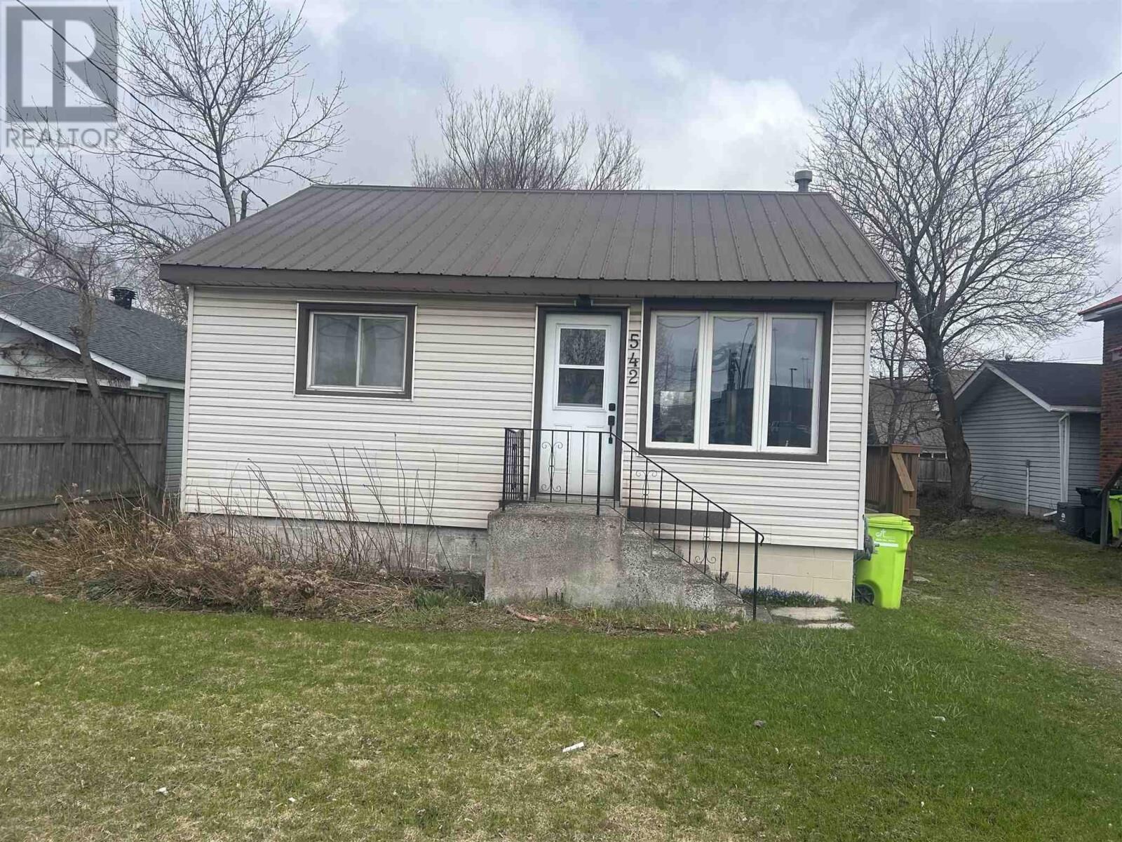 Property Photo: 542 Wallace Ter ON P6C 1L8