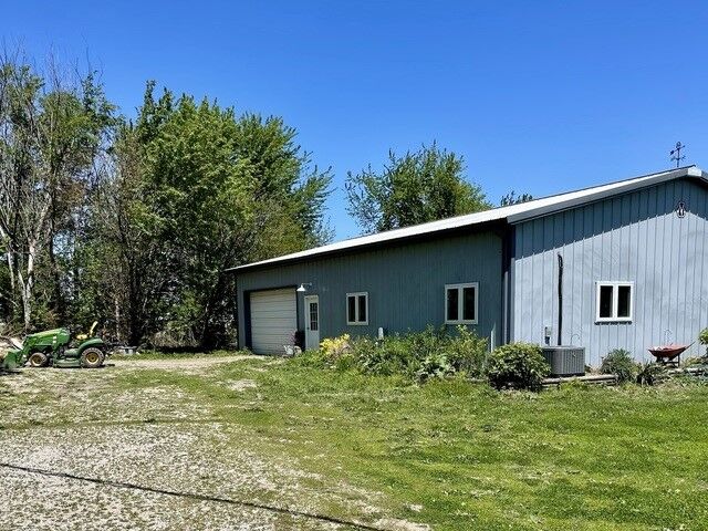 Property Photo: 14681 Toad Hill Road IL 61777