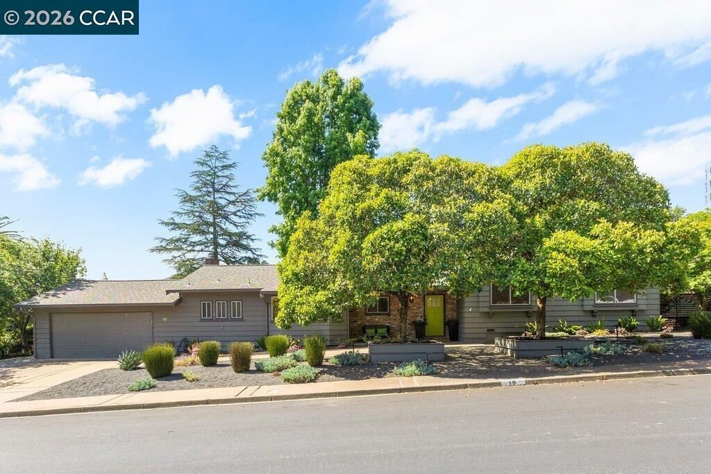 Property Photo:  19 Lynwood Pl  CA 94556 