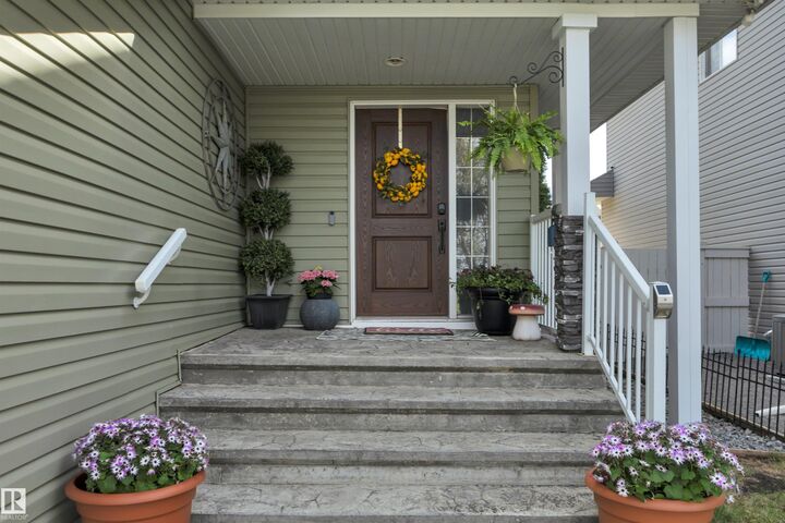 Property Photo:  6509 38 Avenue  AB T4X 0G5 