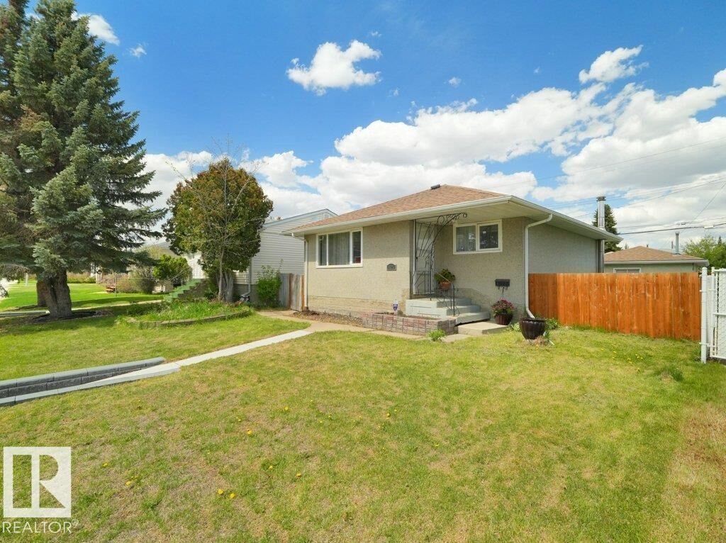 Property Photo:  6324 132 Avenue NW  AB T5A 0J7 