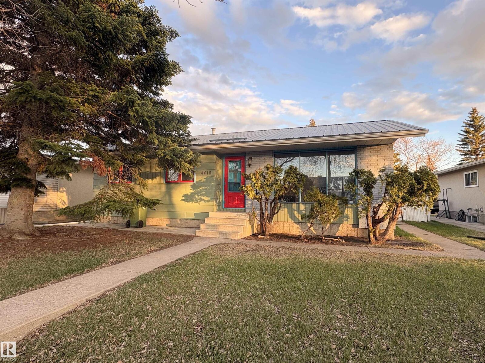 Property Photo:  4418 45 Avenue  AB T9N 1X5 