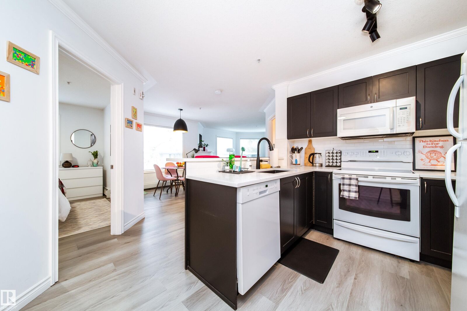 Property Photo: 9938 104 Street NW 303 AB T5K 2X7