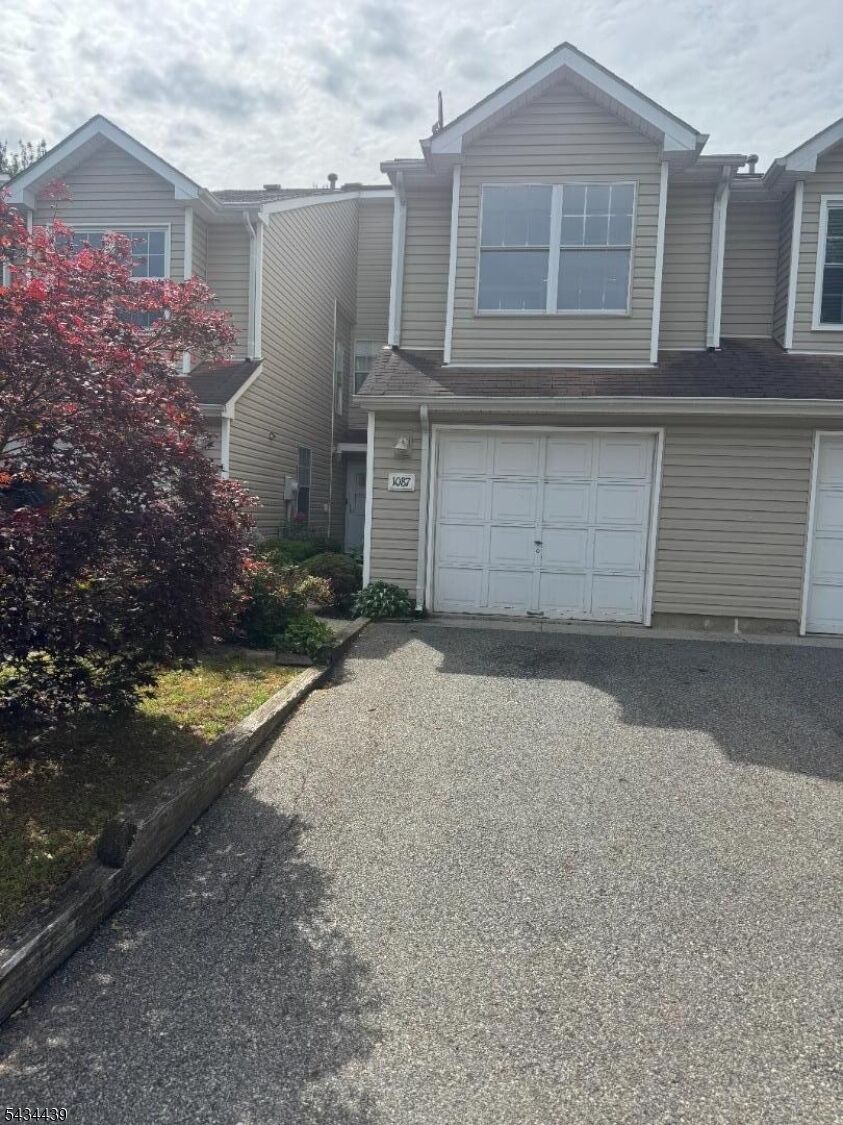 Property Photo:  1087 Oakcroft Ln  NJ 08873 