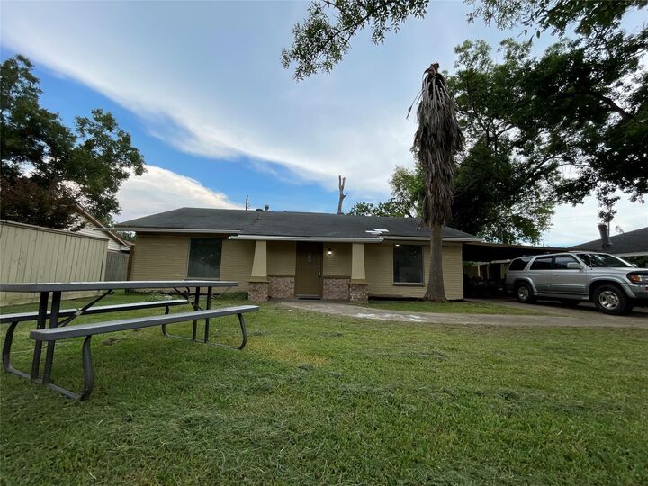 Property Photo:  4803 Geraldine Street  TX 77586 