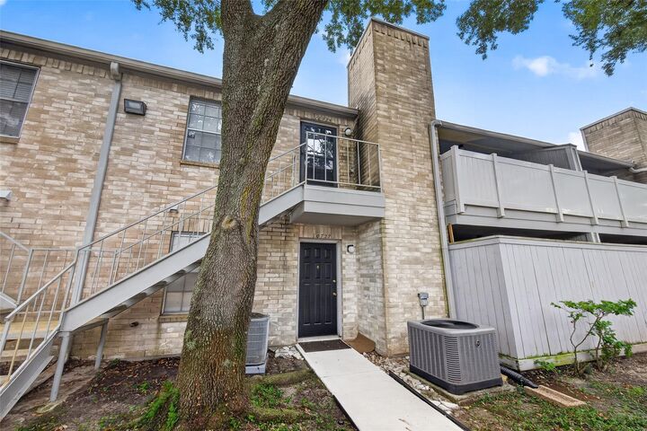 Property Photo: 10725 Braes Bend Drive TX 77071