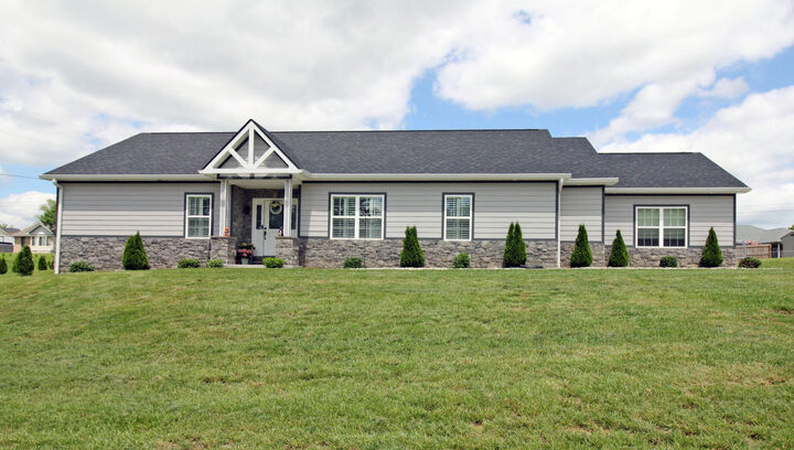 Property Photo:  156 Kaydons Way  KY 42503 