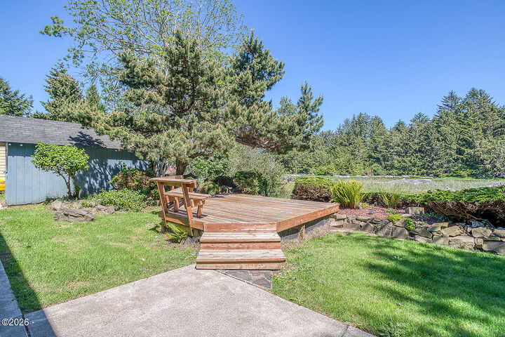 Property Photo:  4702 SE 51st Street  OR 97367 
