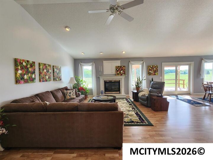 Property Photo:  428 Brickyard Rd  IA 50475 