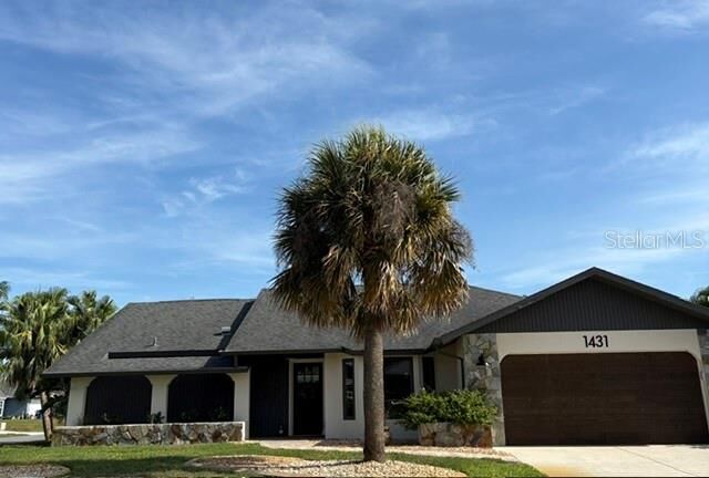 Property Photo:  1431 Roosevelt Drive  FL 34293 
