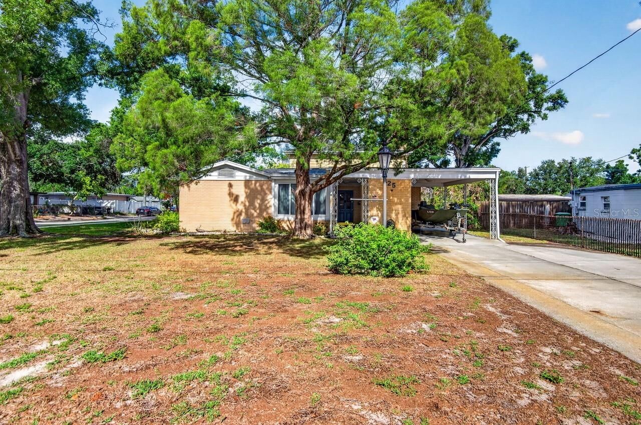 Property Photo: 825 W Whatley Place FL 33604